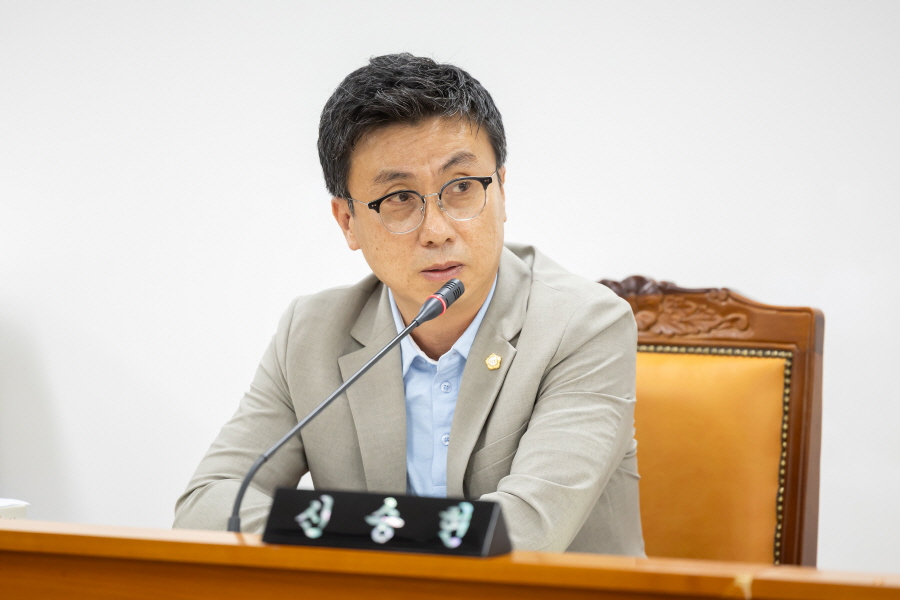'제349회 구로구의회 정례회 회기중 행정기획위원회 2026년도 제2회 추가경정예산안 예비심사' 게시글의 사진(8) '[크기변환]신승현 (6).JPG'