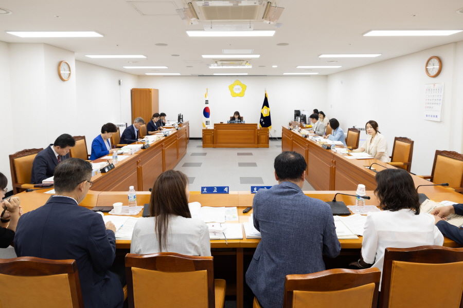'제329회 구로구의회 임시회 회기중 행정기획위원회 추경예산안 예비심사' 게시글의 사진(1) '크기변환_030A1007.JPG'