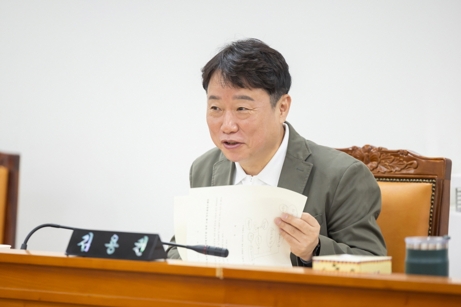 '제344회 구로구의회 임시회 회기중 행정기획위원회 안건심사' 게시글의 사진(7) '[크기변환]김용권 (5).JPG'