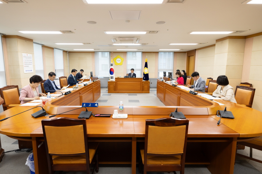 '제328회 구로구의회 임시회 폐회중 운영위원회 회의' 게시글의 사진(1) '크기변환_김철수_국,변정열,노경숙,곽노혁,방은경,김용권,양명희 (1).JPG'