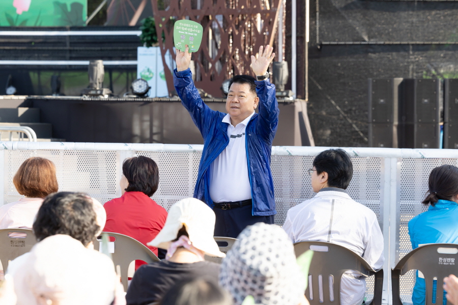 '탄소중립도시 선포식 및 탄소제로걷기행사' 게시글의 사진(18) '[크기변환]변정열 (5).JPG'