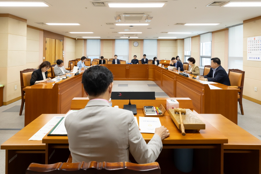 '제336회 구로구의 정례회 회기중 운영위원회 행정사무감사 결과보고서 채택의 건' 게시글의 사진(3) '[크기변환]030A7143.JPG'
