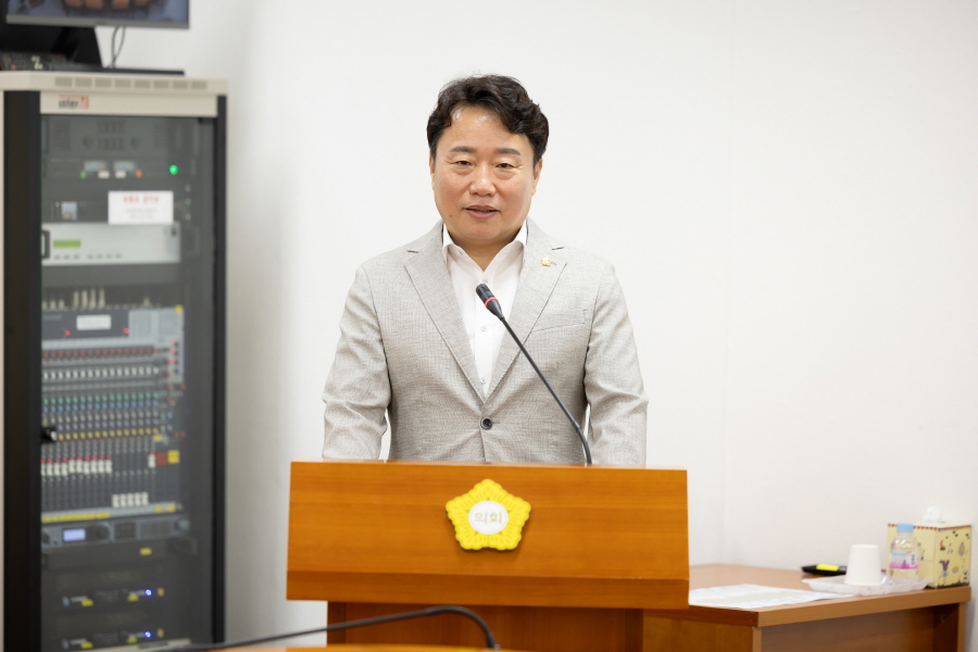 '제337회 구로구의회 임시회 회기중 행정기획위원회 안건심사' 게시글의 사진(11) '[크기변환]김용권 (28).JPG'