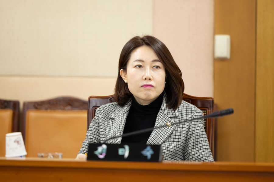 '제323회 구로구의회 임시회 폐회중 운영위원회 회의' 게시글의 사진(7) '크기변환_전미숙 (2).JPG'