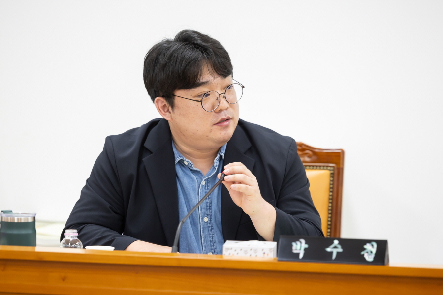 '제349회 구로구의회 정례회 회기중 행정기획위원회 2026년도 제2회 추가경정예산안 예비심사' 게시글의 사진(7) '[크기변환]박수철 (6).JPG'