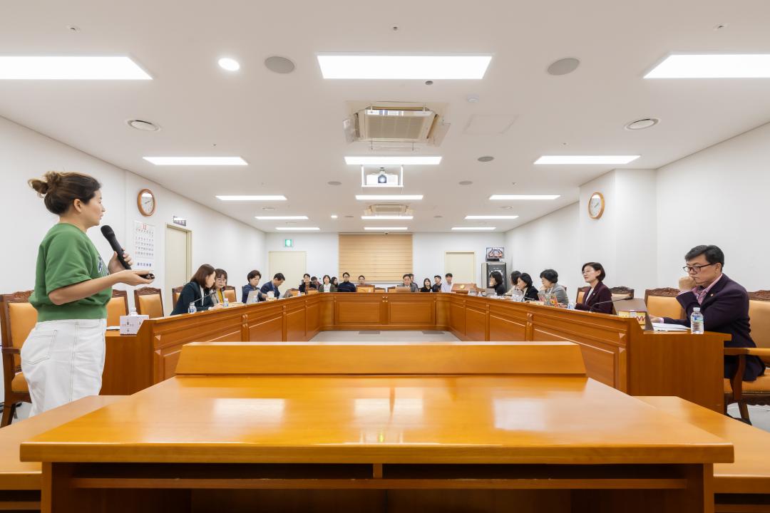 '구로구의회, 압도적 의정활동을 위한 생성형 AI 활용 교육' 게시글의 사진(1) '구로구의회, 압도적 의정활동을 위한 생성형 AI 활용 교육.jpg'